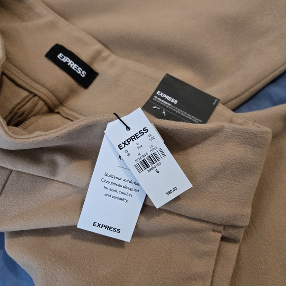 ExpressSize: Small Boot high rise Brand new with tags Color: tan Knit kit - Picture 1 of 6